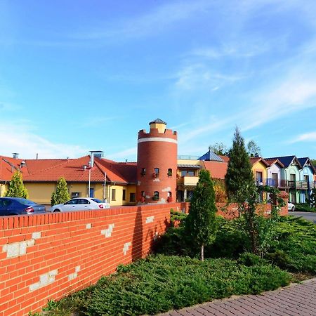 Hotel Daglezja Nad Jeziorem Kornickim Курник Экстерьер фото
