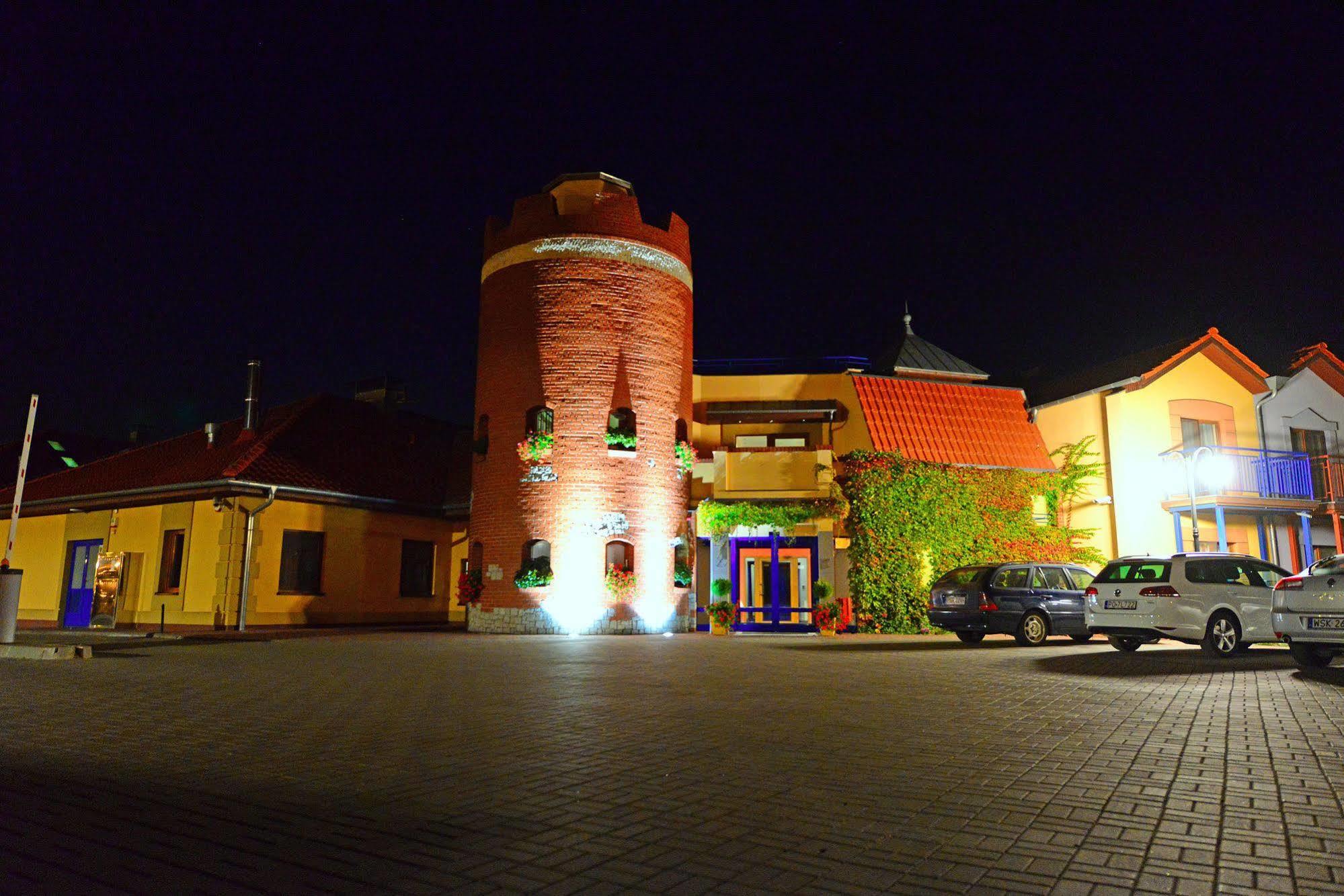 Hotel Daglezja Nad Jeziorem Kornickim Курник Экстерьер фото
