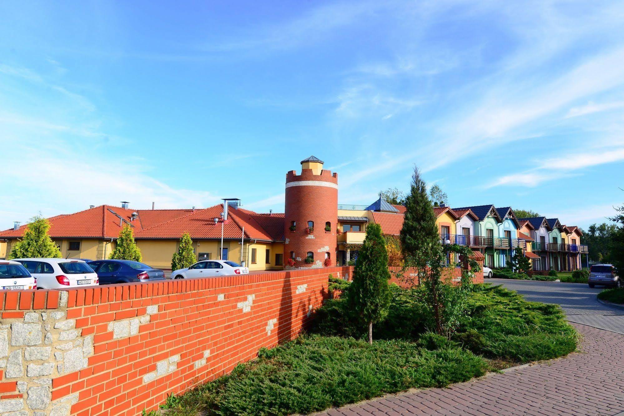 Hotel Daglezja Nad Jeziorem Kornickim Курник Экстерьер фото